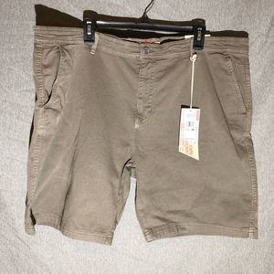 NWT Light Gray American Threads Flat Front Shorts Mens Size 42